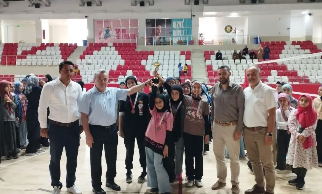 Bilecik’in Bozüyük ilçesindeki Yeşilkent Kumral Andak Kız Kur’an kursunda, hafızlık