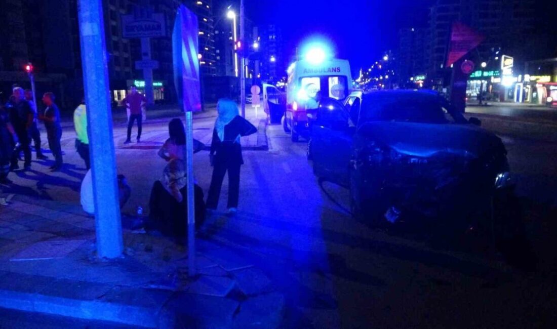 Malatya'nın Yeşilyurt ilçesinde iki otomobilin çarpışması sonucu 4 kişi yaralandı.