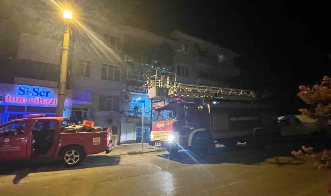 Muğla'nın Menteşe ilçesindeki Orhaniye Mahallesi'nde bir evin çatısında çıkan yangın,
