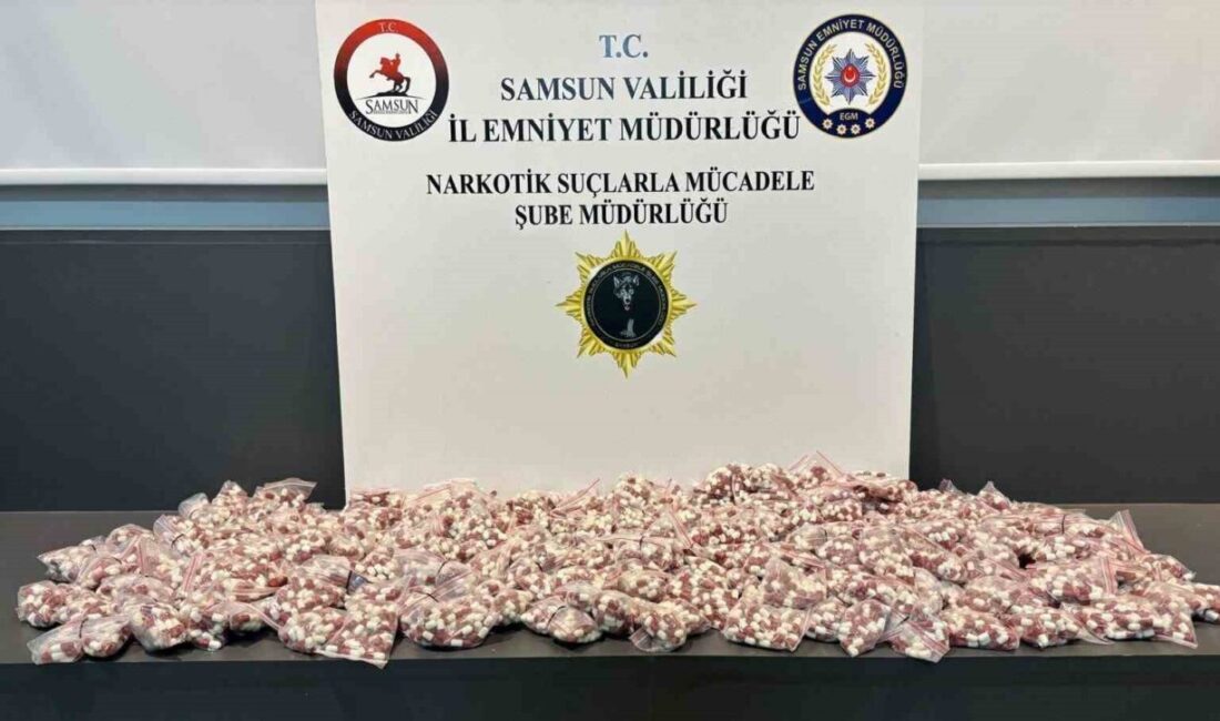 Samsun'da narkotik polisi, Atakum ilçesinde bir araçta gerçekleştirdiği operasyonda 11