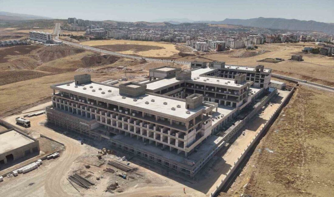 Siirt'te inşaatı devam eden 400 yataklı Eğitim ve Araştırma Hastanesi,