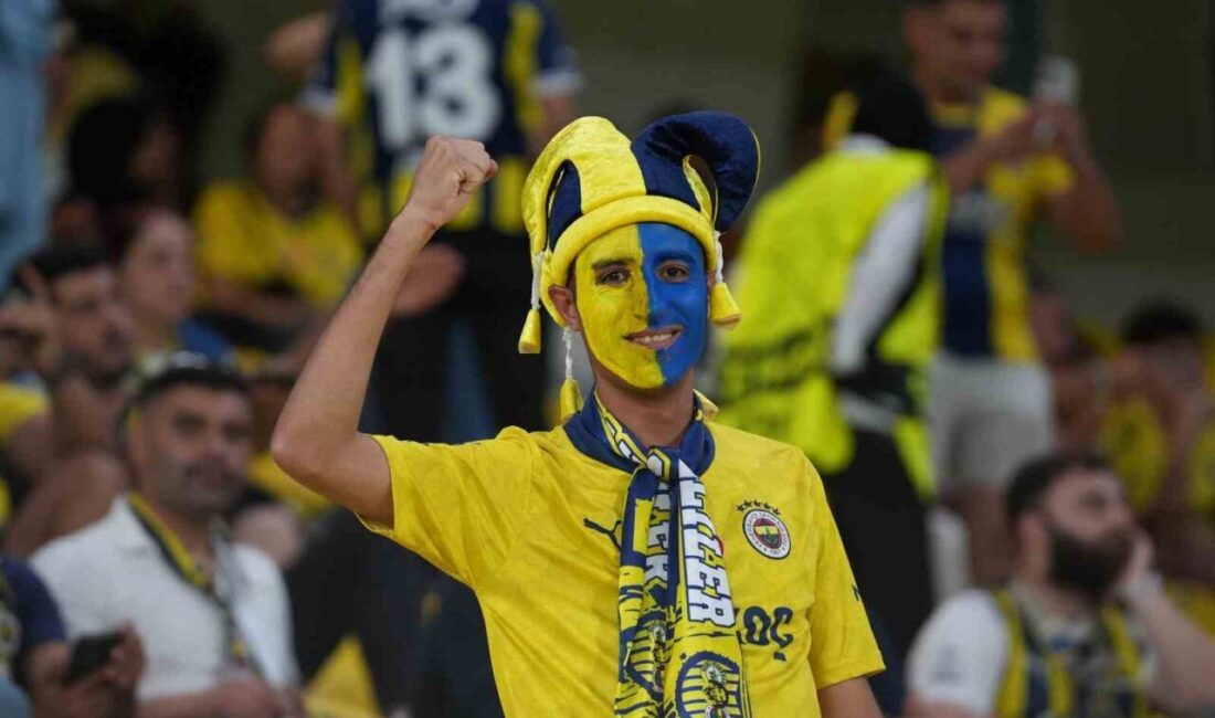 Fenerbahçe, UEFA Şampiyonlar Ligi Play-Off Turu ilk maçında Benfica'yı konuk