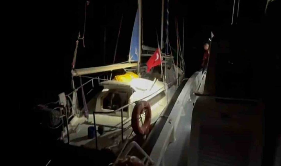 Marmaris açıklarında sahil güvenlik ekipleri, bir yelkenli tekne içinde 56
