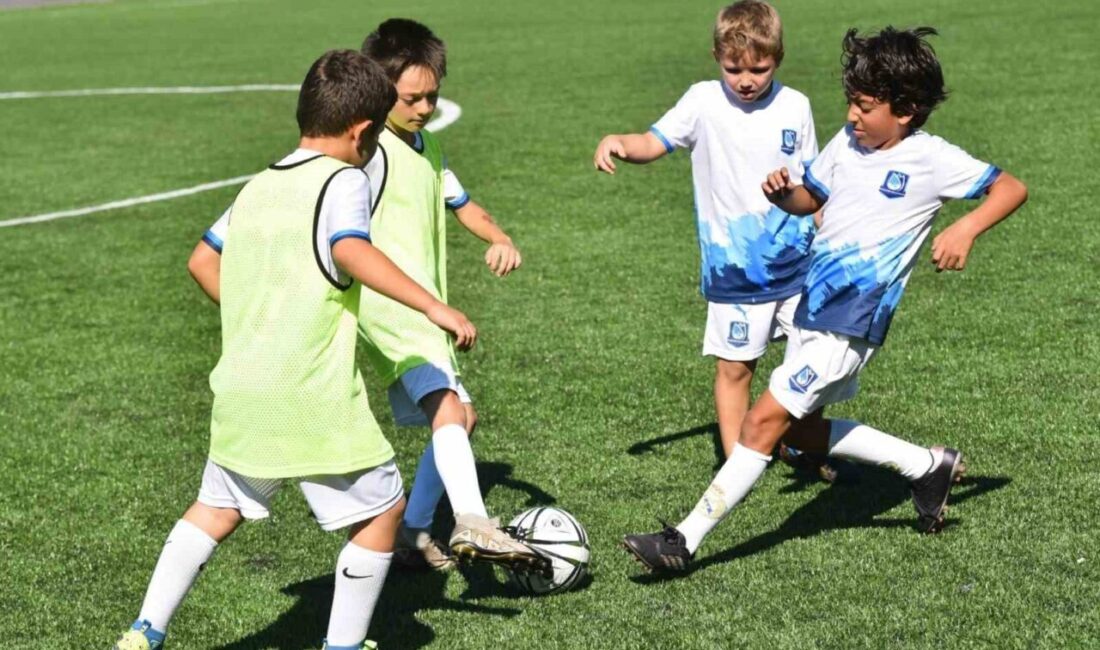Yunusemre Belediyespor'un yaz futbol okulu başarılı bir şekilde tamamlandı. Kapanış